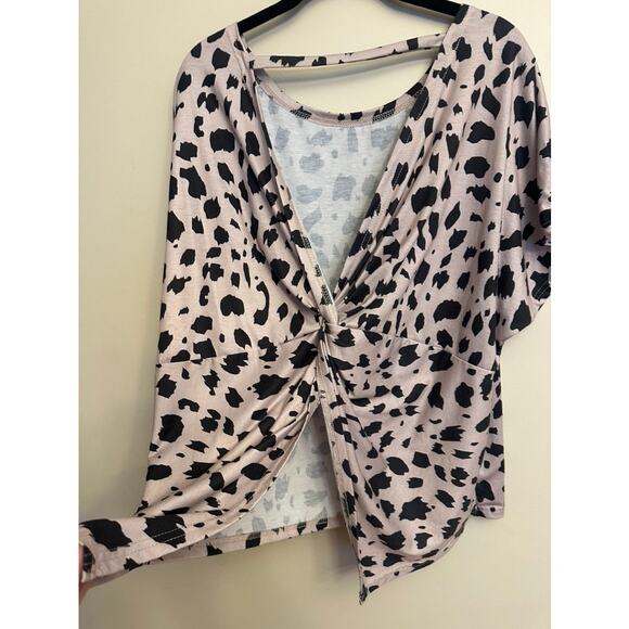 Plus Leopard Print Short Sleeve Top Twist Back Cutout Dolman Sleeve Neutral - Picture 4 of 5